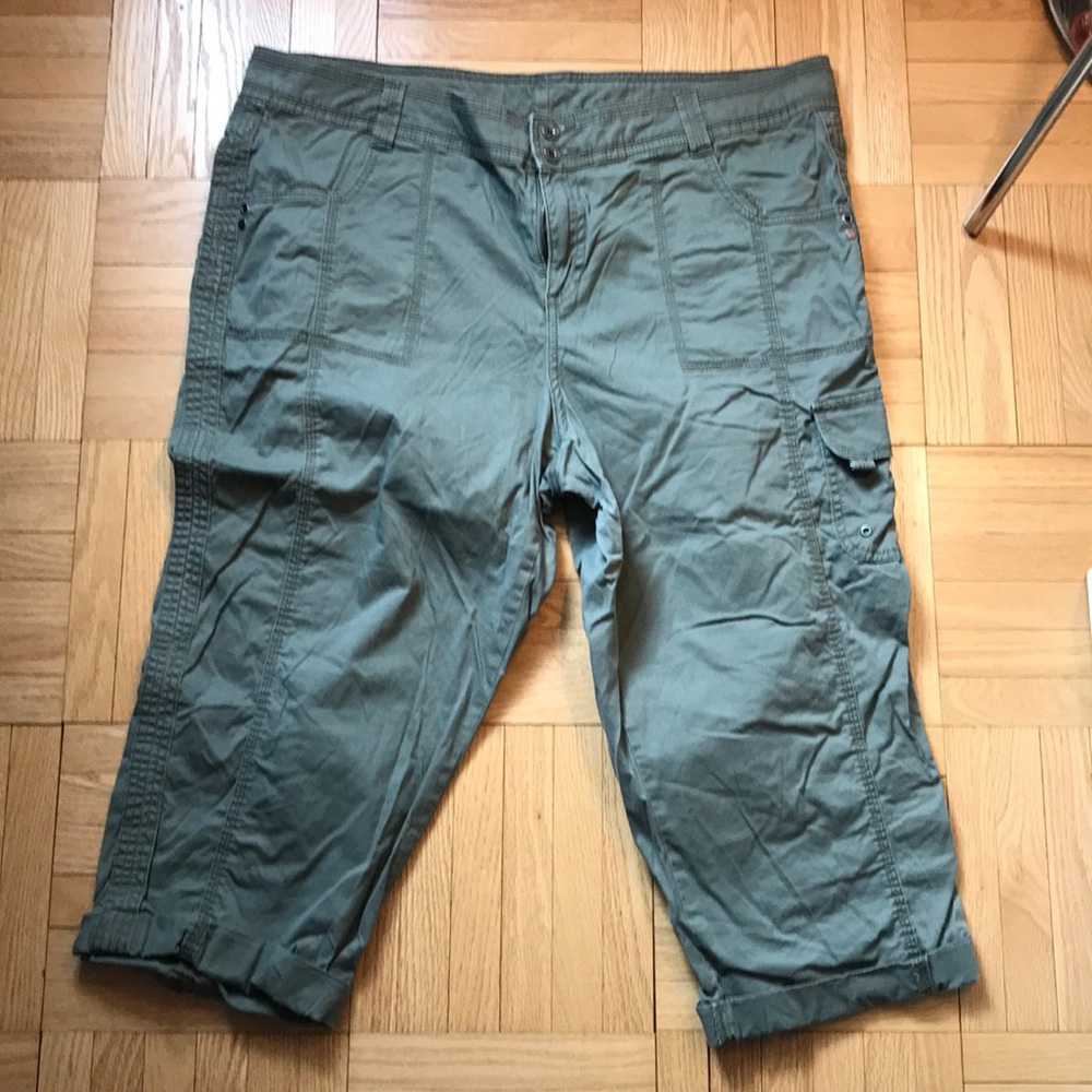 Style&Co army green cropped pants size 18